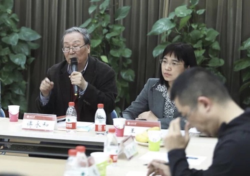 原國家語委副主任傅永和發(fā)言.jpg 原國家語委副主任傅永和發(fā)言.jpg